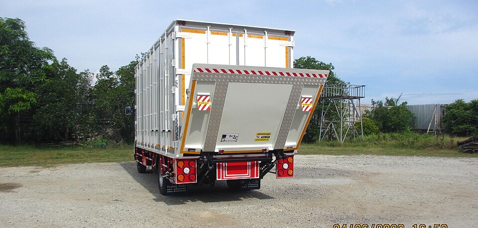 Hydraulic Tail Lift 2T Aluminium W2450xH2200 24V